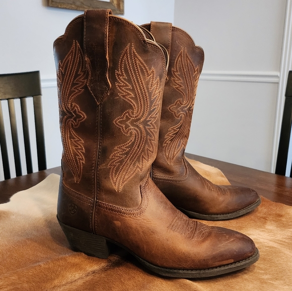 Ariat Shoes - EUC Ariat Heritage R Toe Brown Western Boots